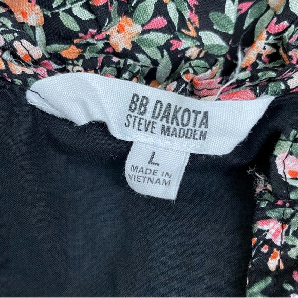 BB Dakota Tiered Dress - Picture 9 of 11